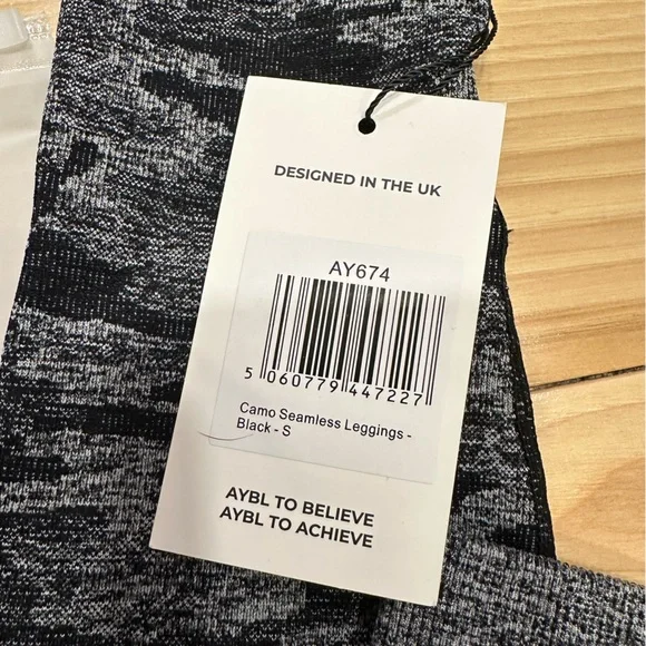 Aybl Evolve Black Camo Seamless Leggings size S - Picture 3 of 3